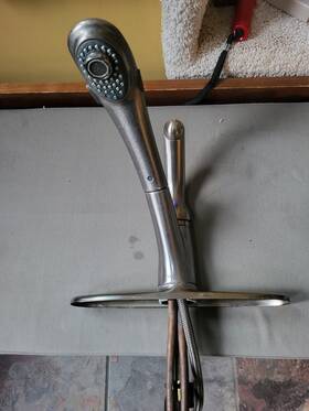 Delta N470-ss 470-ss Signature Kitchen Faucet Pull Out Spray Handle Used