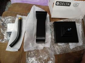 Delta T17467-bl New - Parts Only Missing Handle And Cover Valve Hardware