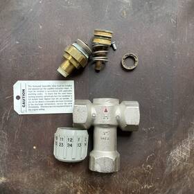 Am102c-1 Honeywell - Sparco Thermostatic Mixing Valve Used