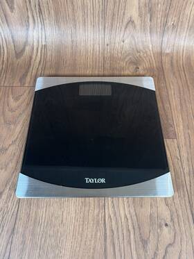 75624072 Taylor Digital Bathroom Scale Black/metal Accents Batteries Very Nice